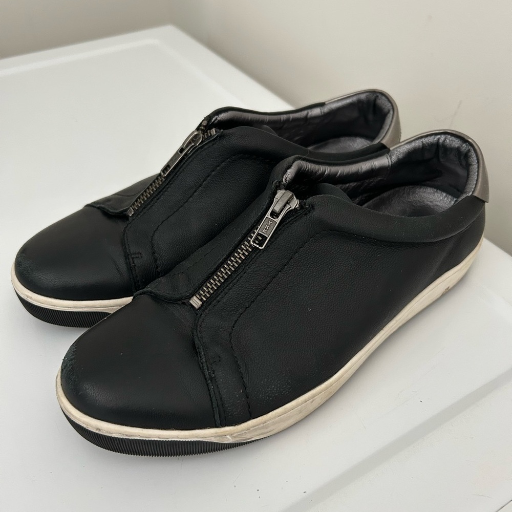 Johnston and Murphy Zip Sneakers Black Size 8.5